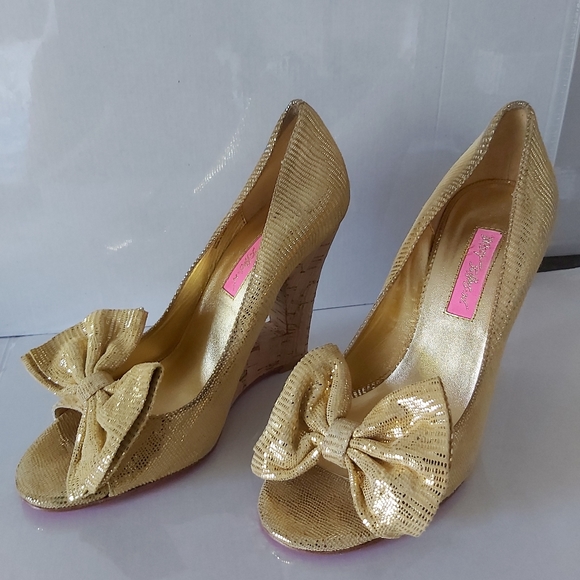 Golden Betsey Johnson Heels with Bow - Picture 7 of 8